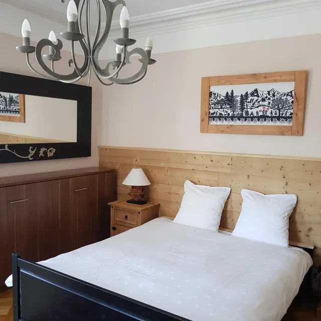 غرفة ثلاثية، Hotel De Geneve 5/10