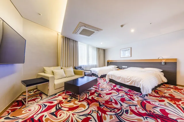 جناح بسرير مزدوج وسرير فردي، Shin Shin Hotel Jeju Airport (ex Hotel Kenny Story Premium Jeju Yeondong) 2/5