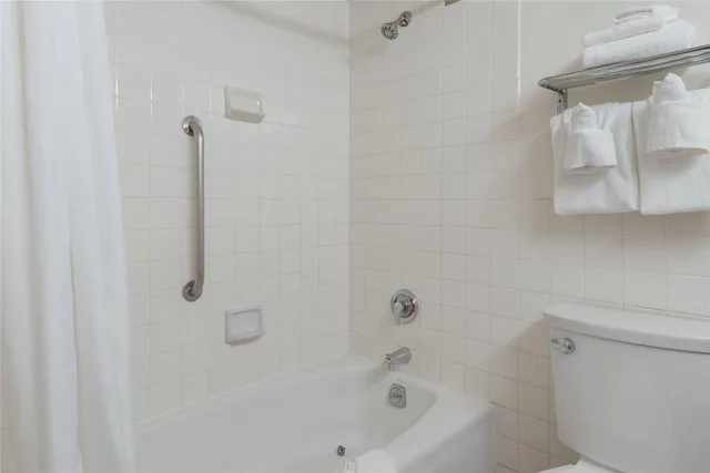 Upgrade, King Bed، Clarion Hotel Concord/Walnut Creek 7/8