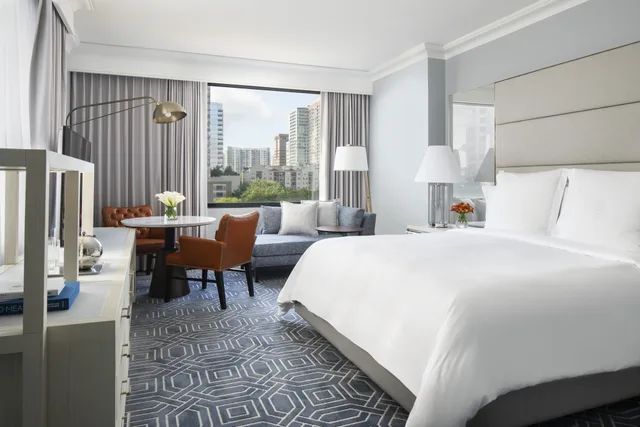 غرفة بسرير كينج بإطلالة على المدينة بشرفة لذوي الإعاقة، Four Seasons Hotel Atlanta 1/2