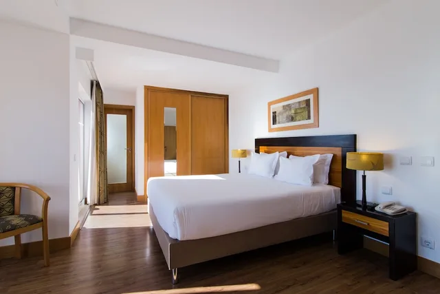 غرفة بسرير مزدوج وسرير فردي، Hotel Quarteira Sol 3/4