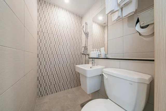 غرفة عائلية بسريرين منفصلين بإطلالة على المدينة، Hotel Kenny Seogwipo 8/9