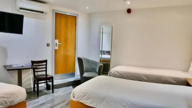 غرفة اقتصادية رباعية بسرير مزدوج وسرير فردي، Printworks Hotel 1/4