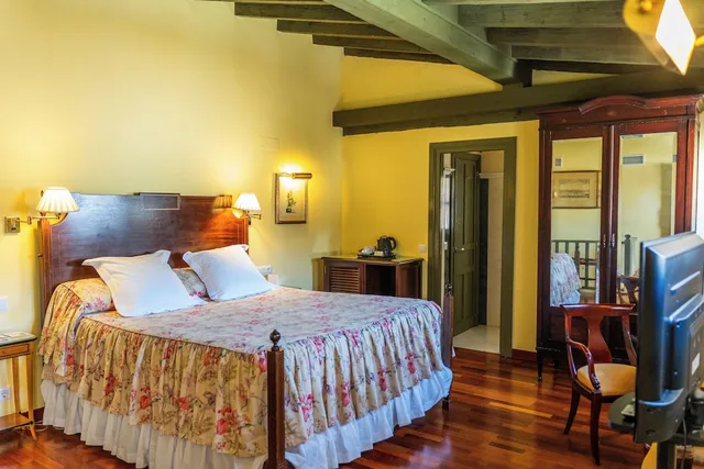 Room, Twin Beds, Jetted Tub, Las Casas De La Juderia Sevilla 3/10