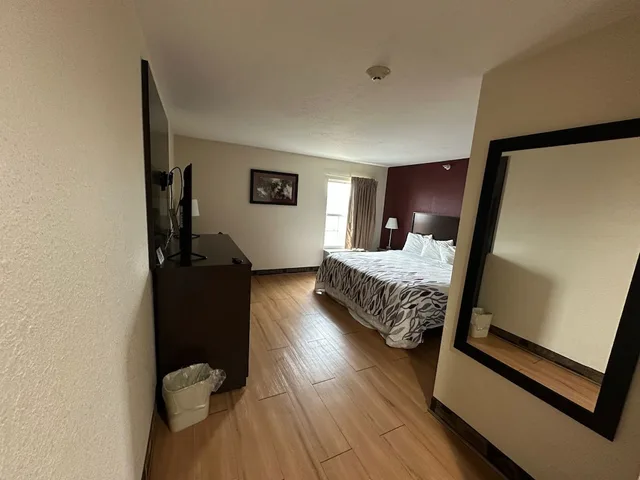 غرفة بسرير كينج لذوي الإعاقة، Econo Lodge Inn & Suites Monee 5/10