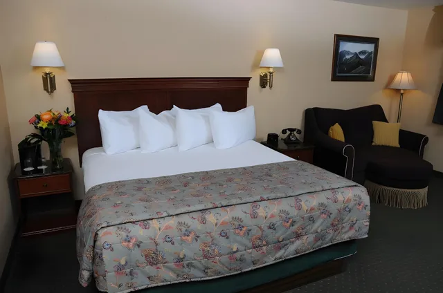 Standard, Pike S Waterfront Lodge 2/2