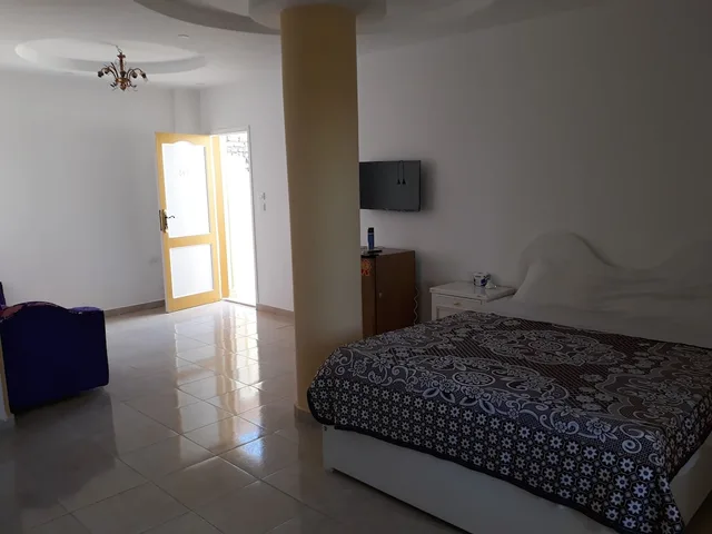 غرفة ثلاثية بسرير كوين وسرير فردي بإطلالة على النهر، 555 Studios & Flats 1/4