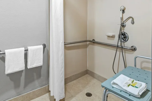 غرفة بسرير مزدوج لذوي الإعاقة، Days Inn & Suites by Wyndham DeSoto 5/5