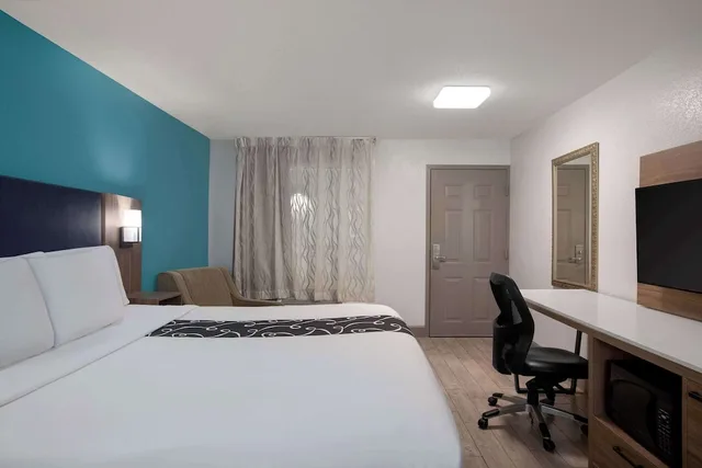 Room, King Bed, Ocean Front, Accessible، La Quinta Inn & Suites by Wyndham Oceanfront Daytona Beach 1/3