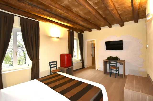 غرفة بسريرين منفصلين بإطلالة على الحديقة، Country House Le Palazzole 3/6