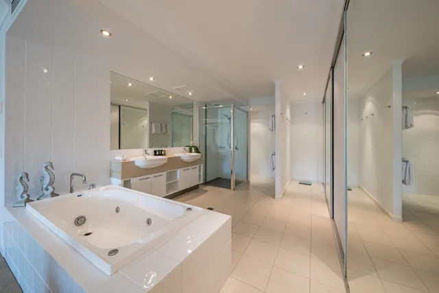 4 Bedrooms, Spa, Penthouse, Water View, Two Story، At Marina Shores 8/9