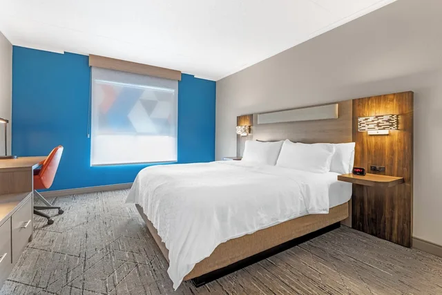 Standard, King Bed, Holiday Inn Express Breezewood 4/7