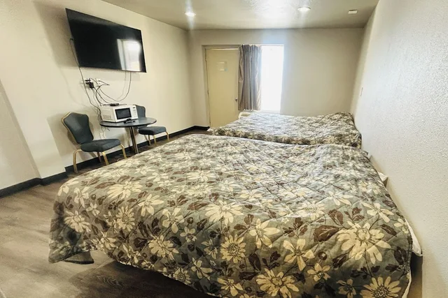 غرفة بسريرين كوين لغير المدخنين، The Queen B Motel, Detroit-Warren 3/5