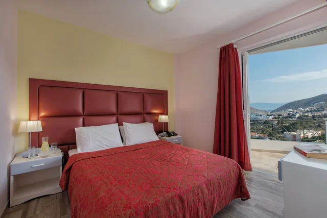 جناح جونيور بسرير كوين مع أريكة، APARTMENTS PANORAMA IN TOLO 1/1
