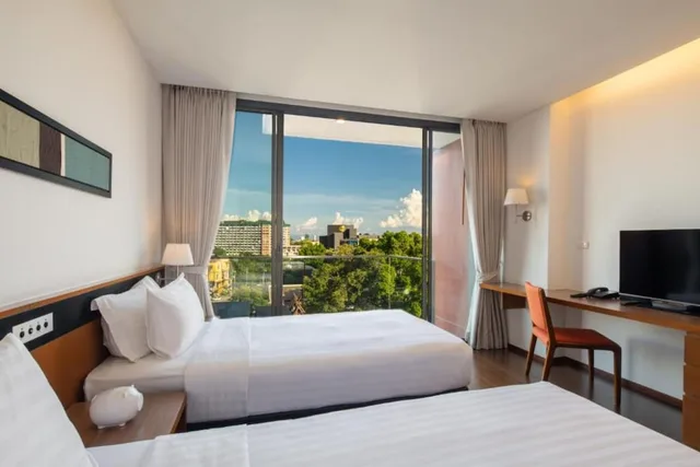 Deluxe, Twin Beds, Bathtub, Eastin Tan Hotel Chiang Mai 2/4