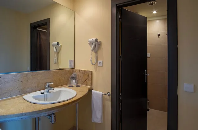 Room, Single, Double Bed, Ohtels Islantilla 2/2