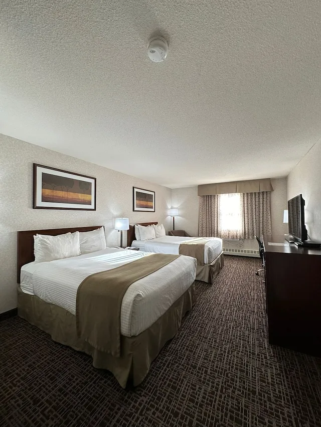 غرفة بسريرين كوين، Coast Fort St John Hotel 3/9