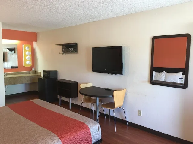 غرفة قياسية بسرير كينج للمدخنين، Motel6 Richmond, VA - Midlothian Turnpike 10/10