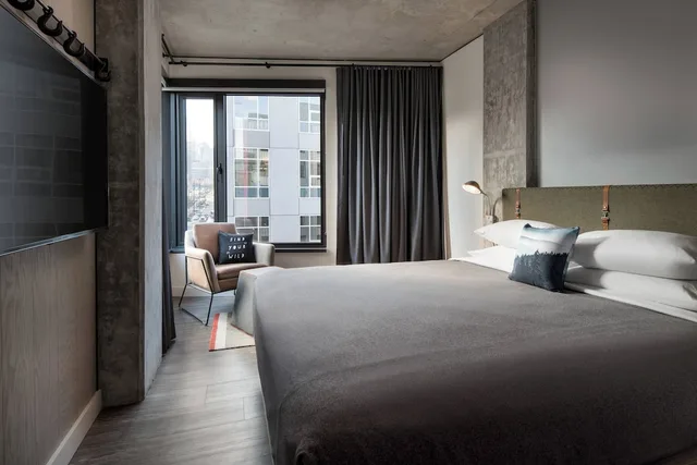 Room, King Bed, High Floor, Accessible, Moxy Seattle Downtown 3/5
