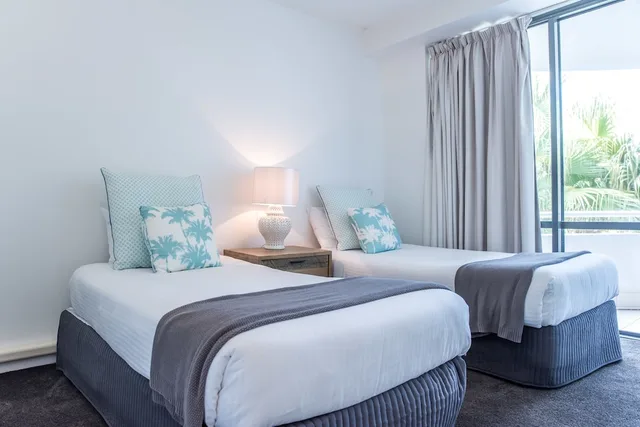 3 Bedrooms, Premium, Apartment, 1 Queen and 4 Single Beds, Garden Side، Noosa Pacific Riverfront Resort 6/10