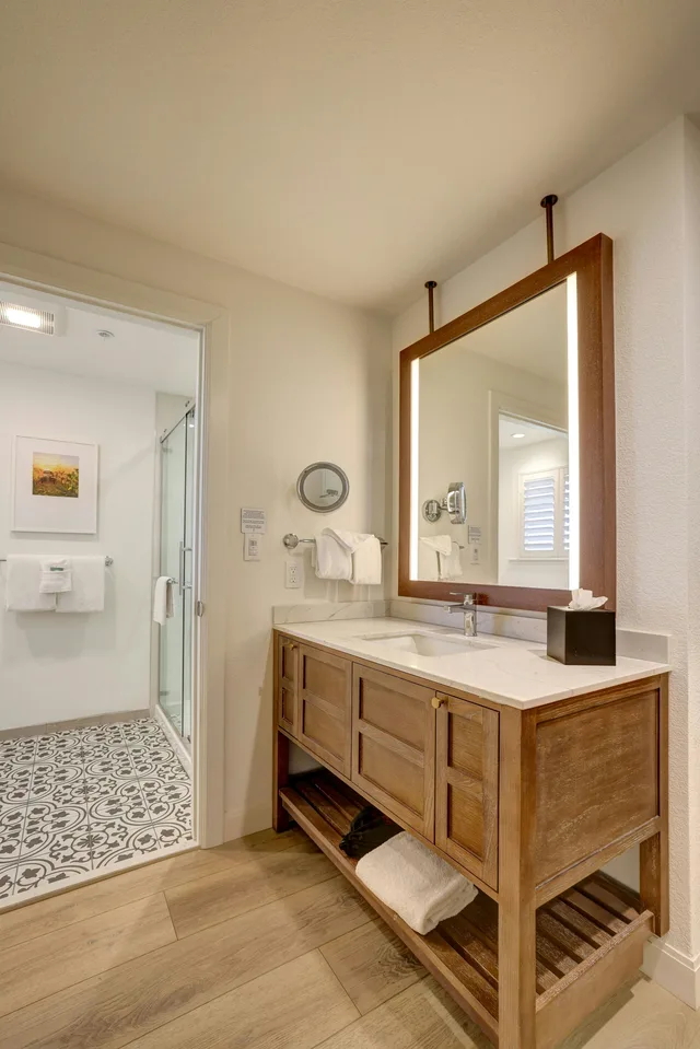 غرفة ركنية بسرير كينج، Sonoma Valley Inn, Tapestry Collection by Hilton 3/3