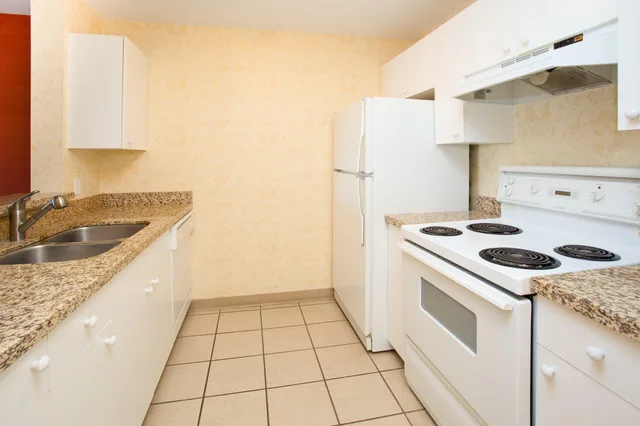 2 Bedrooms, Bunk Bed, Queen Bed, Beach View, North Wing، Holiday Inn Osoyoos 4/13