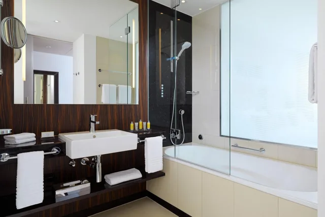 غرفة تنفيذية تنفيذية مع دخول الصالة في طابق مرتفع، BONN MARRIOTT HOTEL 10/10