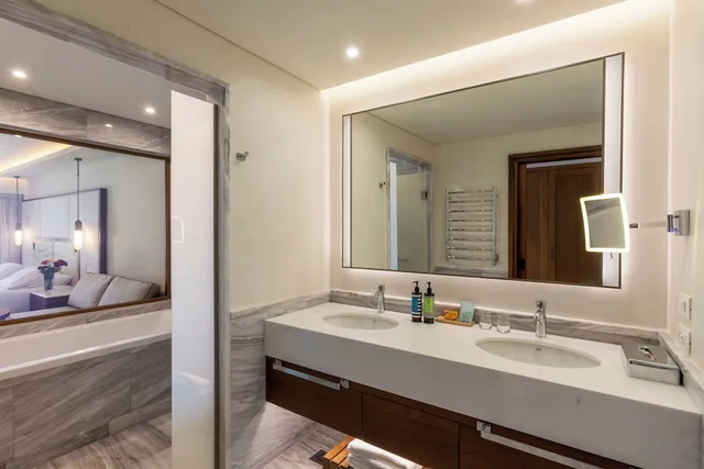 جناح بريميوم جونيور بسرير كوين لذوي الإعاقة، Porto Elounda Golf And Spa Resort 2/2