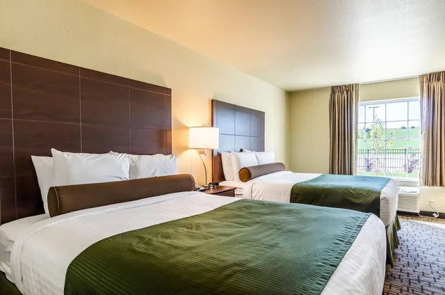 Room, 2 Queen Beds, Cobblestone Hotel & Suites - Paxton 9/9