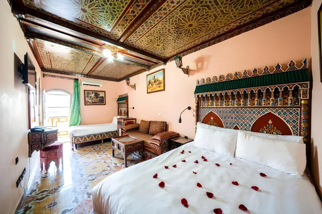 غرفة قياسية ثلاثية بسرير كوين، Moroccan House Hotel Marrakech 1/2