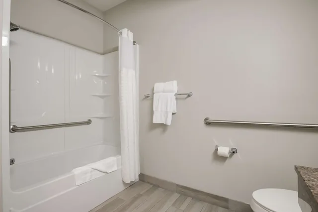 غرفة قياسية بسرير كينج لذوي الإعاقة، Best Western Nsu Inn 6/6
