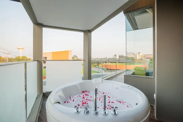 Avani, Deluxe, King Bed, Hot Tub، Avani Hua Hin Resort 5/5