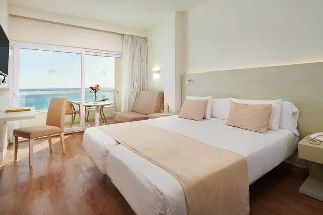 غرفة بسرير مزدوج أو سريرين منفصلين بإطلالة على البحر بشرفة، Hotel Sabina & Suites 1/2