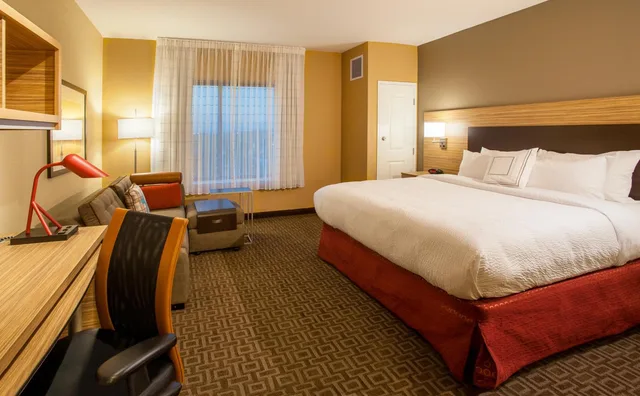 استوديو بسرير كينج مع أريكة بحوض استحمام لذوي الإعاقة، Towneplace Suites Minneapolis Mall of America 1/10