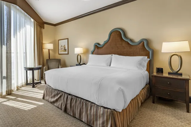 جناح تنفيذي بسرير كينج بشرفة بغرفة نوم واحدة، Omni Austin Hotel Downtown 4/10