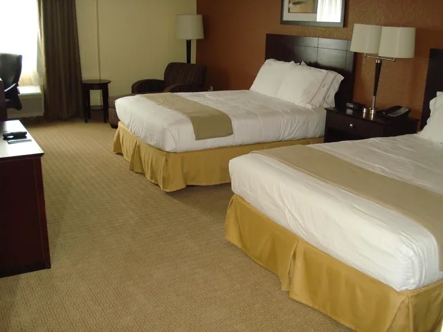 غرفة قياسية بسريرين كوين لذوي الإعاقة، Holiday Inn Express Hotel Suites Ft Lauderdale N Exec Airport 4/7
