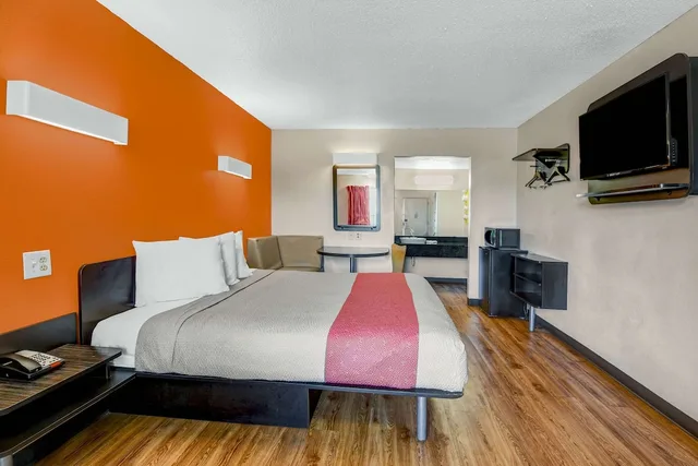 جناح بسرير كينج لغير المدخنين، Motel6 Calhoun, GA 1/8