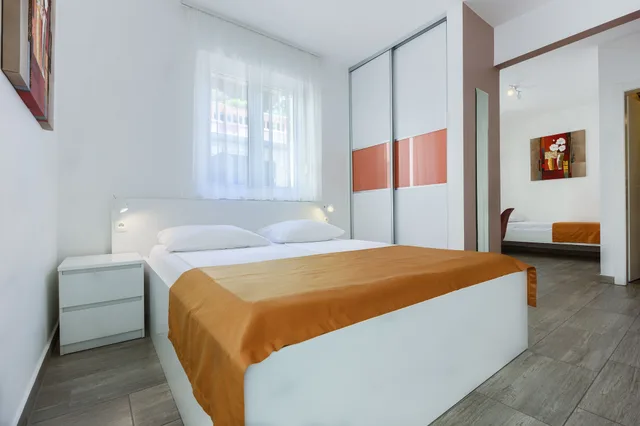 استوديو كلاسيكي بسرير كوين وسرير فردي بإطلالة على الحديقة، Stipe Aparthotel 2/5