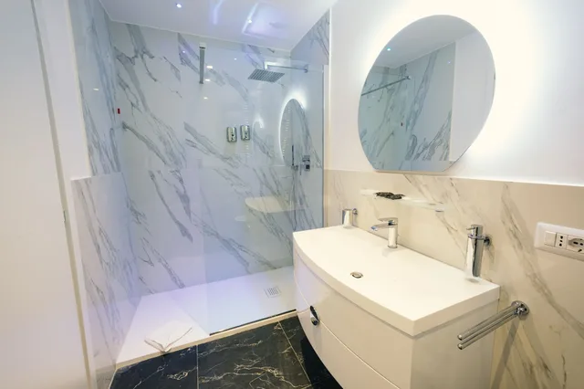 غرفة قياسية بسريرين منفصلين وسرير كوين بإطلالة على المدينة، San Pietro Grand Suite 4/5