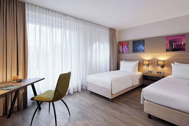 غرفة ديلوكس بسريرين منفصلين، Lindner Hotel Dusseldorf Airport, part of JdV by Hyatt 3/10