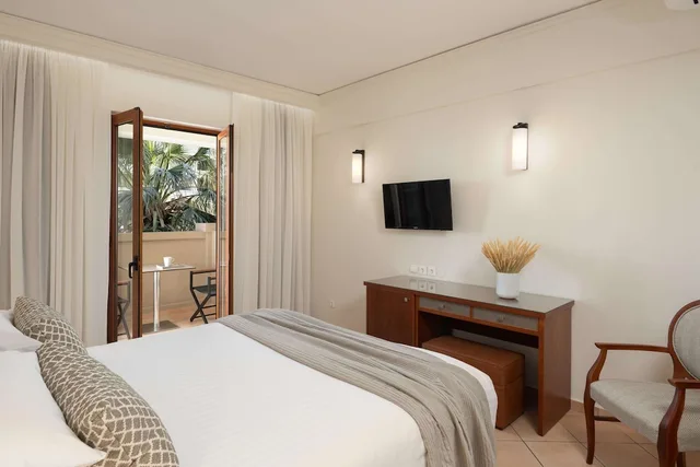 غرفة قياسية بسريرين منفصلين مع أريكة، Theartemis Palace 4/10