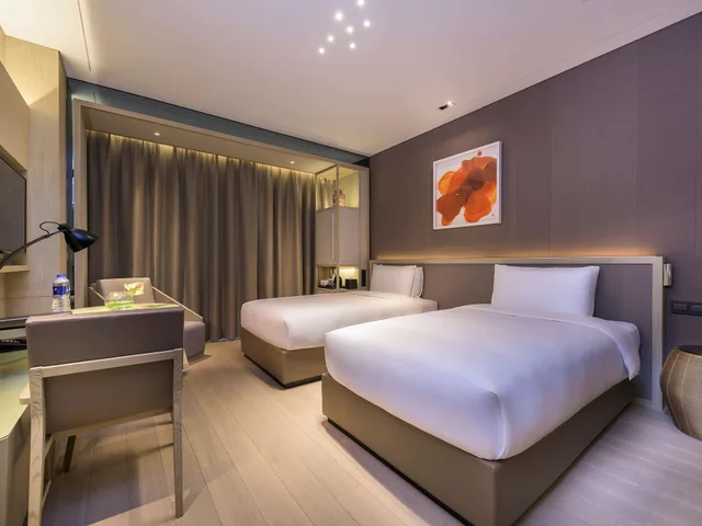 غرفة بريميير بسرير كينج، NOVOTEL SHANGHAI CLOVER 2/7