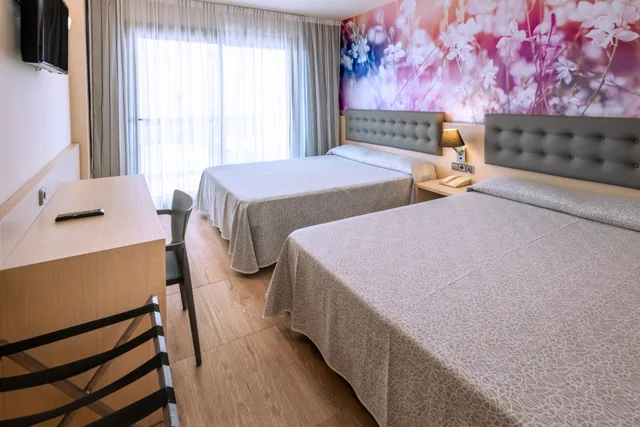 غرفة قياسية رباعية، Tropic Park Hotel 2/2