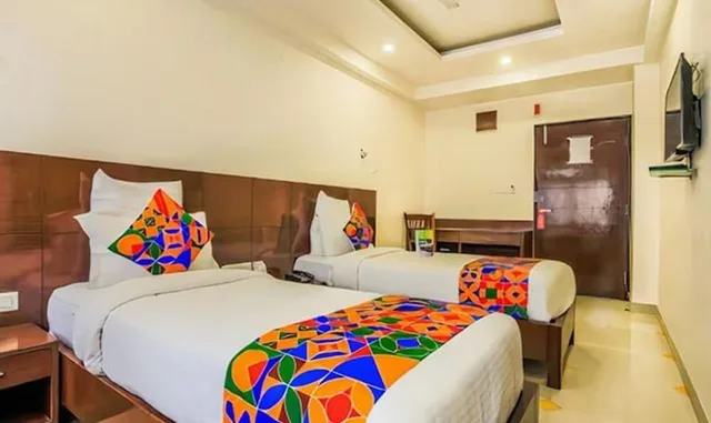 Luxury, Suite, Queen Bed, Hotel Heritage Heights 1/3