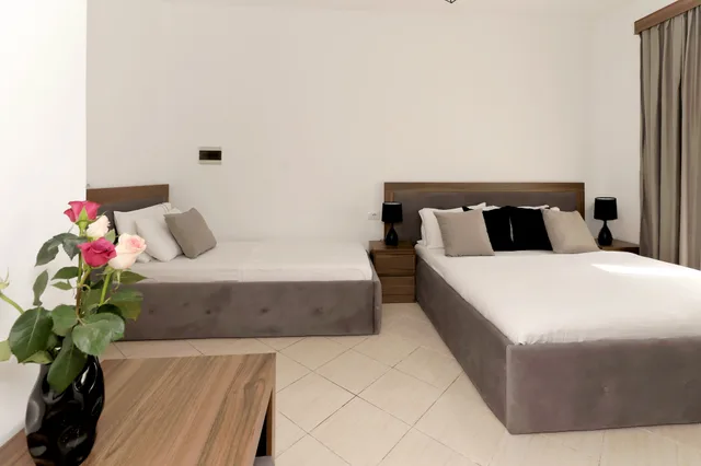 غرفة ثلاثية، VILLA DOKA 4/6