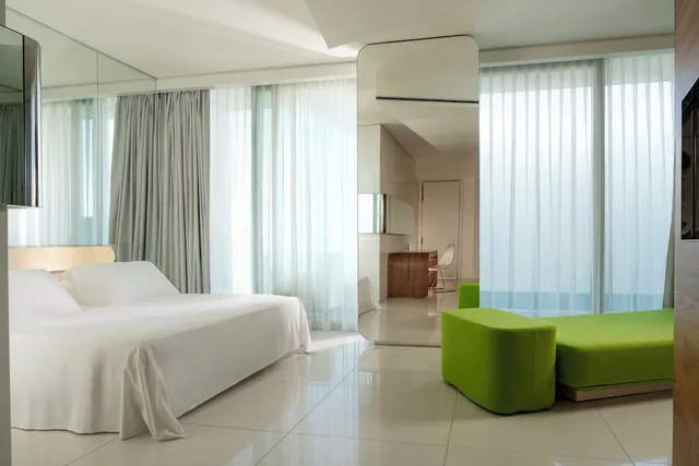 Life, Suite, Queen Bed, Sofa, Accessible، i-Suite Hotel 2/8