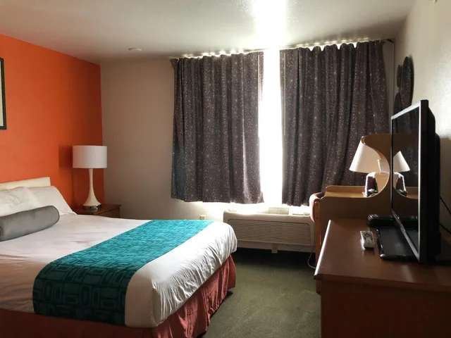 Room, Queen Bed, Accessible, Howard Johnson By Wyndham Salem 2/3