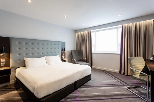 غرفة سوبيريور بسرير كينج لذوي الإعاقة، Premier Inn London Wimbledon South 1/2