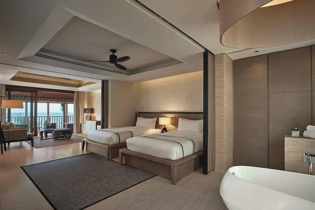 جناح بسريرين منفصلين بشرفة بغرفة نوم واحدة، THE RITZ-CARLTON, KOH SAMUI 1/6
