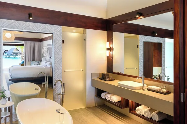 Duplex, Lagoon, Bure, King Bed, Balcony، Fiji Marriott Resort Momi Bay 3/4